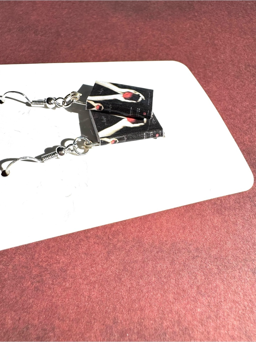 Twilight Book Cover Dangly Earring - Stephenie Meyer - Picture 3 of 6